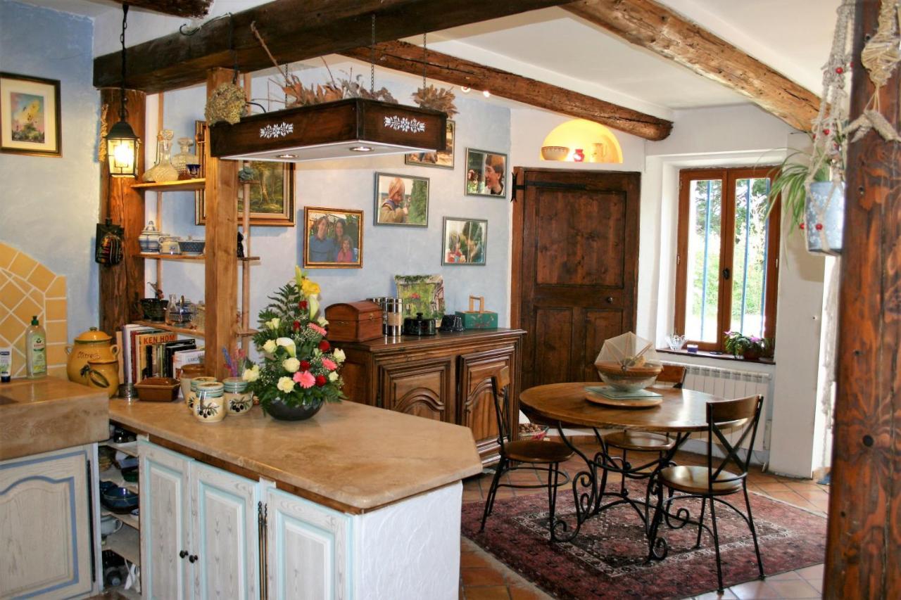 Le Mas De La Cigale Bleue, Caumont Sur Durance 外观 照片